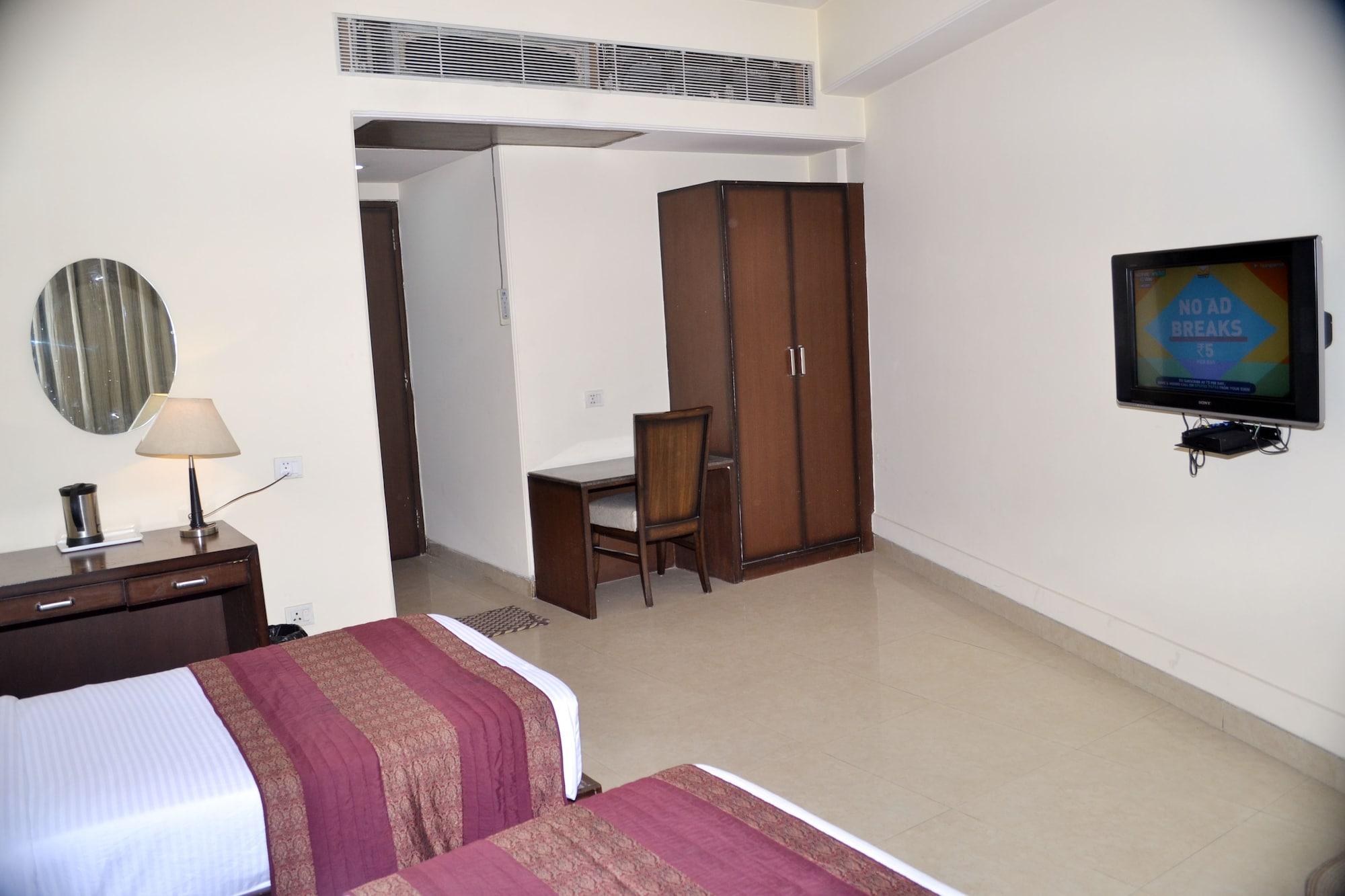 Hotel Smart Plaza Delhi Airport New Delhi Bagian luar foto