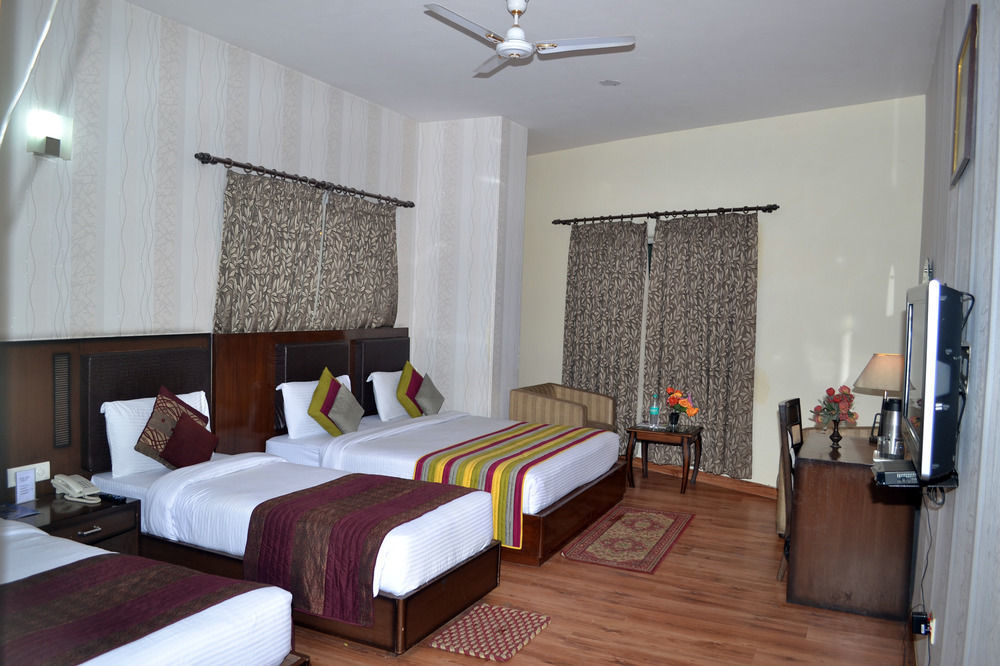 Hotel Smart Plaza Delhi Airport New Delhi Bagian luar foto